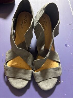 dexflex comfort Gray Suede Crisscross Heels